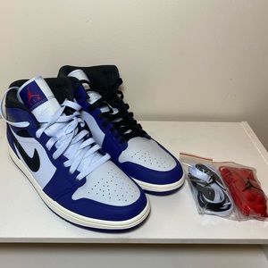 Air Jordan 1 mid (royal blue)
